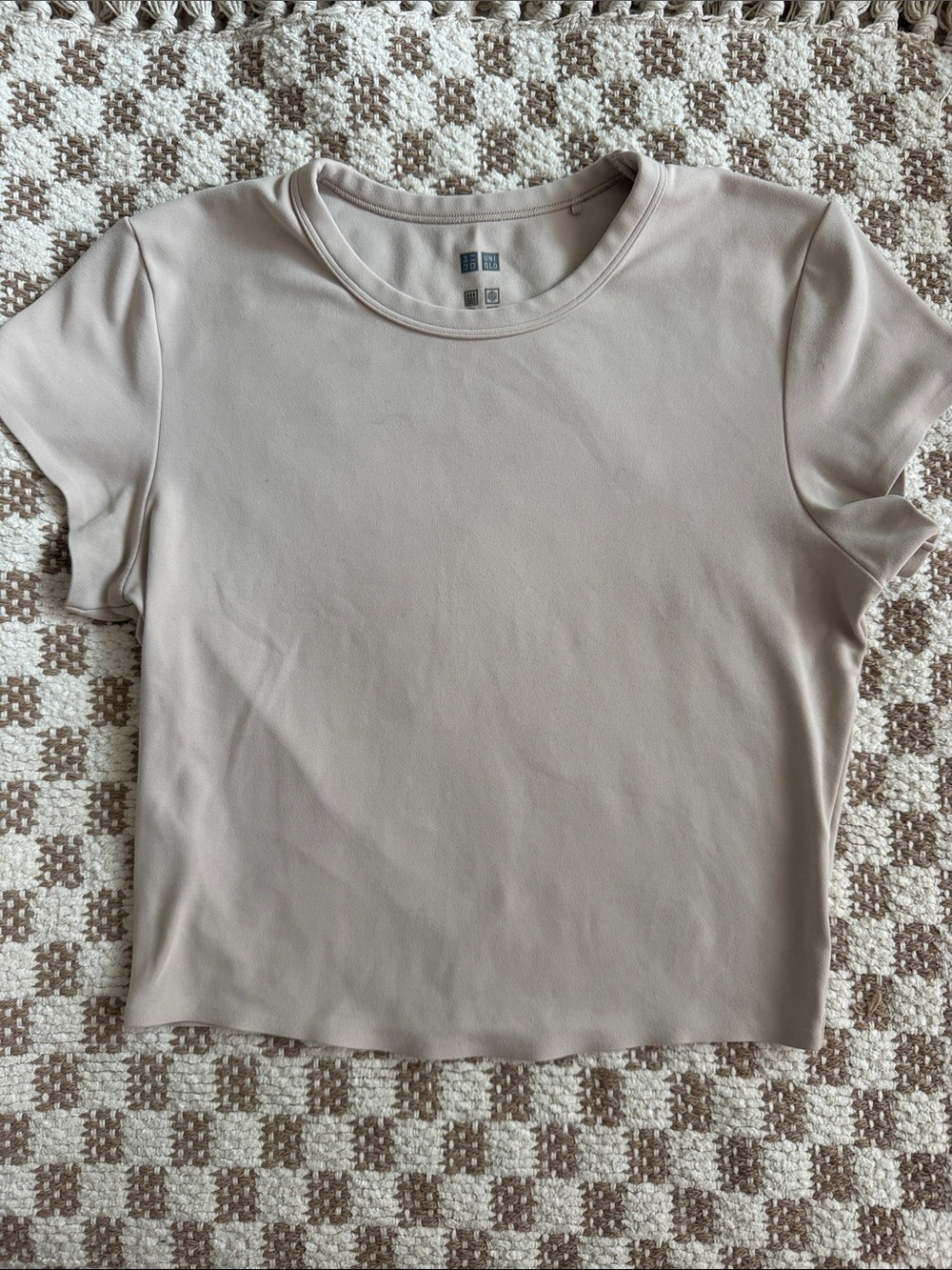 Uniqlo Short Sleeve Crew Neck Tee in Light Taupe Beige